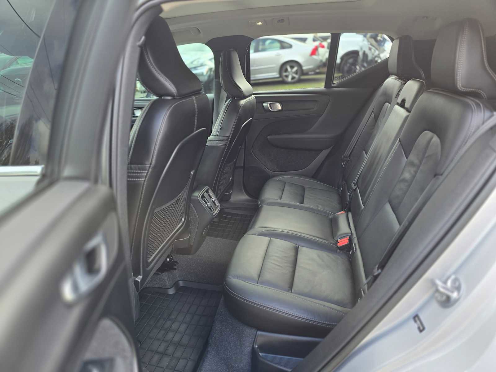 Certified 2023 Volvo XC40 B5 Plus w/ Protection Package Premier image 15