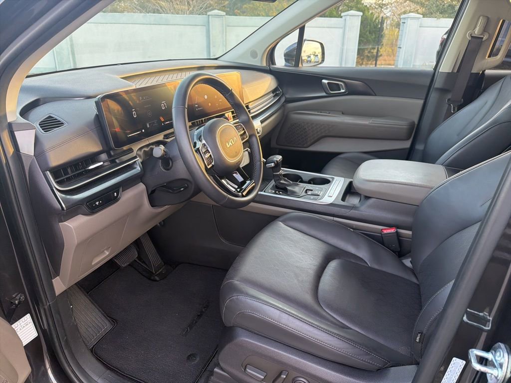 Used 2025 Kia Carnival image 14