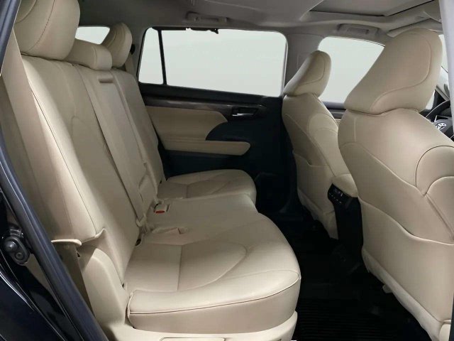 Used 2024 Toyota Highlander Limited AWD/4WD image 72