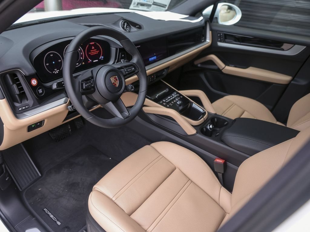 Certified 2026 Porsche Cayenne Coupe AWD/4WD image 4