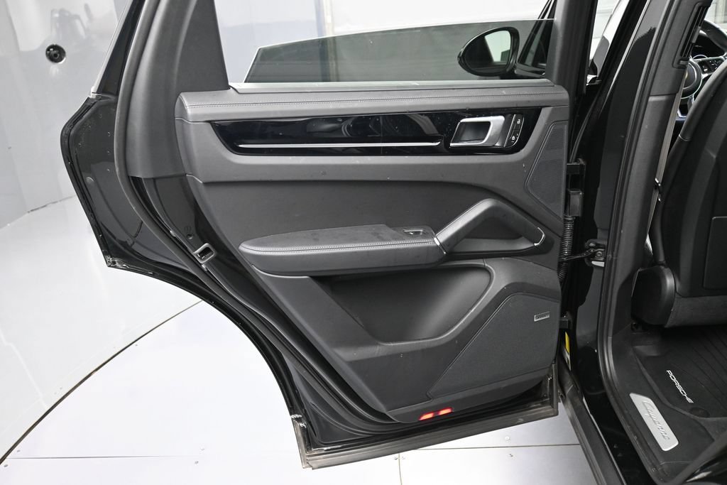 Certified 2023 Porsche Cayenne S Platinum AWD/4WD image 23