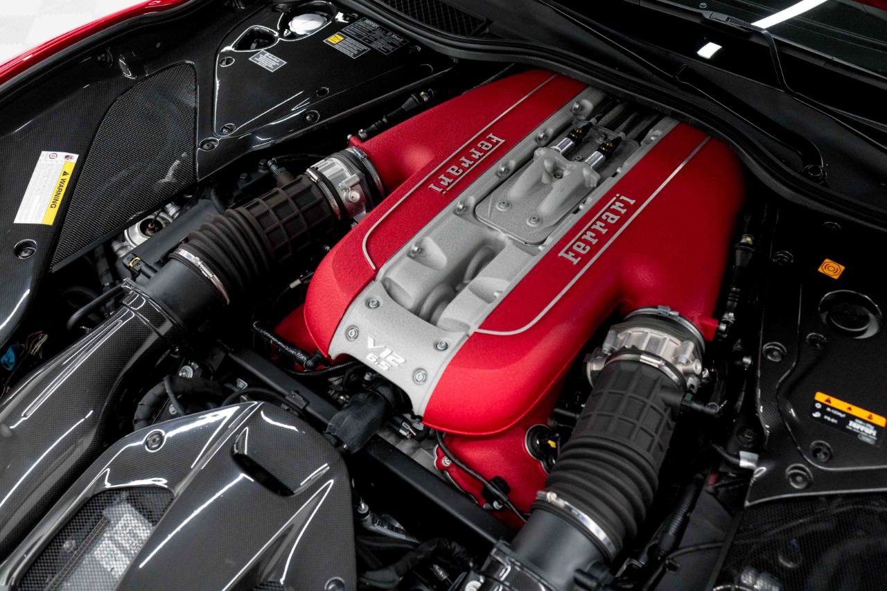 Used 2018 Ferrari 812 Superfast RWD image 96