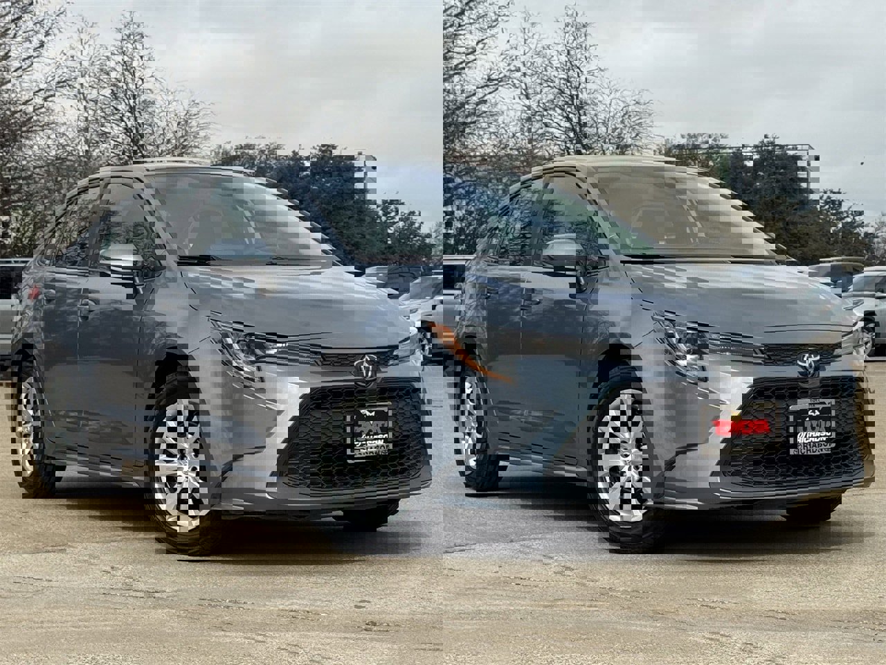 Used 2022 Toyota Corolla LE image 2