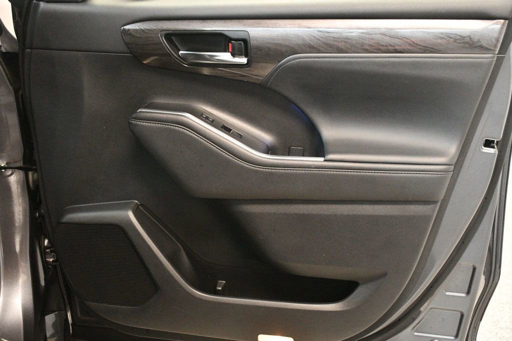 Used 2022 Toyota Highlander Limited AWD/4WD image 23