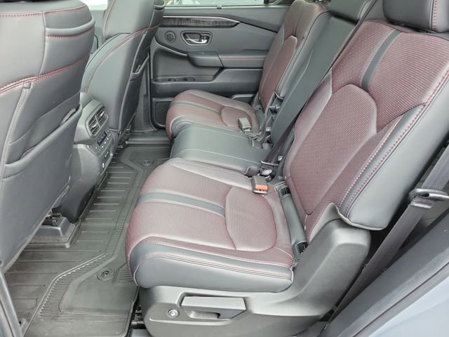 Certified 2025 Honda Pilot Black Edition image 11