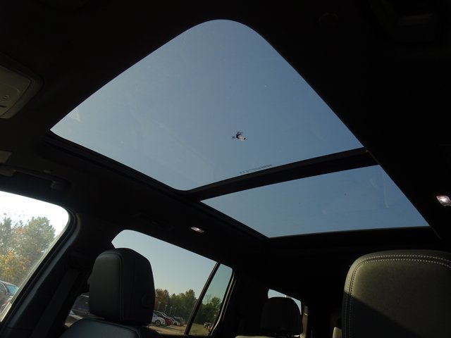 New 2027 Chevrolet Traverse LT w/ Sun and Wheel Package FWD image 6