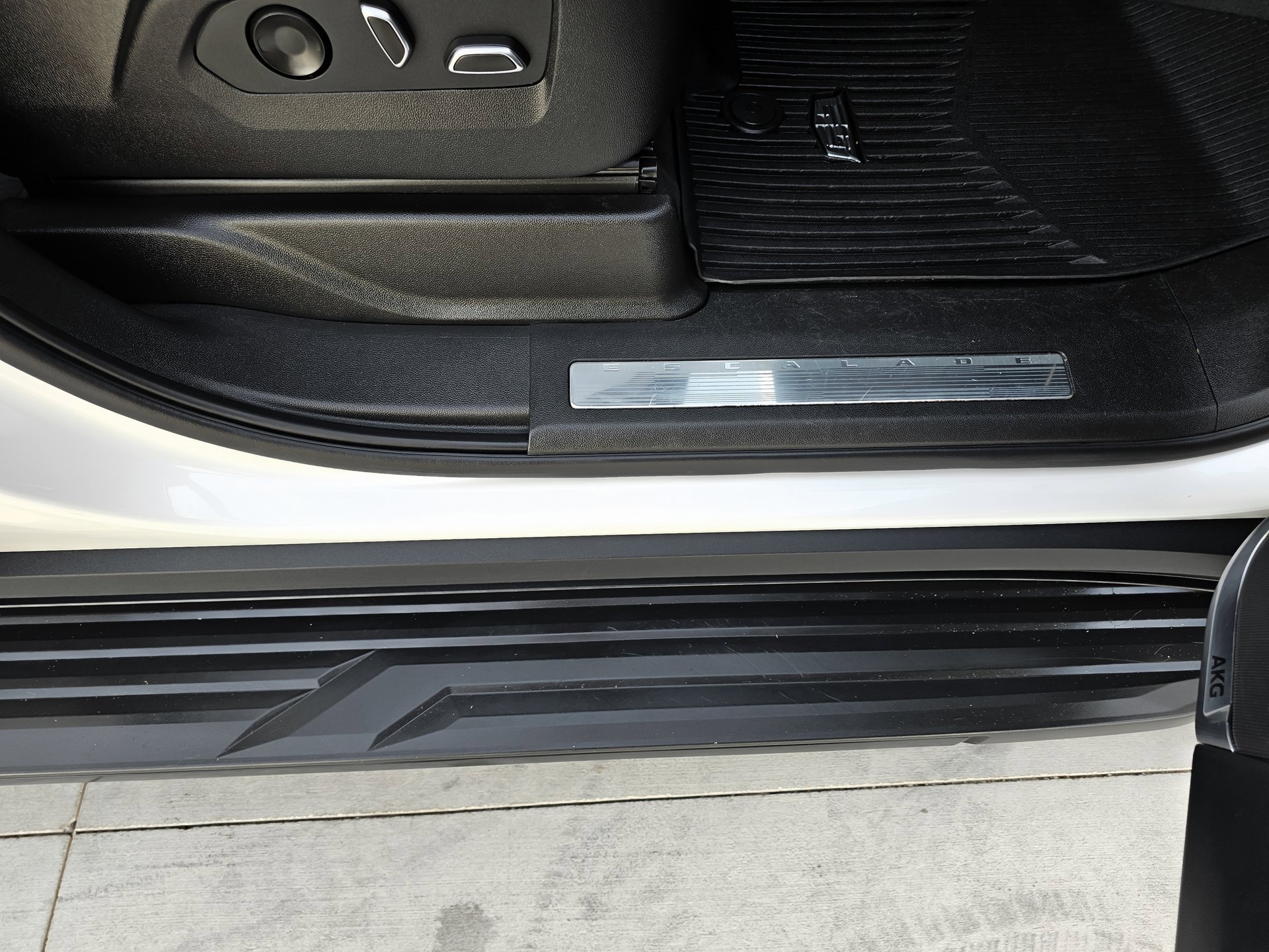 Used 2022 Cadillac Escalade ESV Premium Luxury w/ LPO, Floor Liner Package image 26