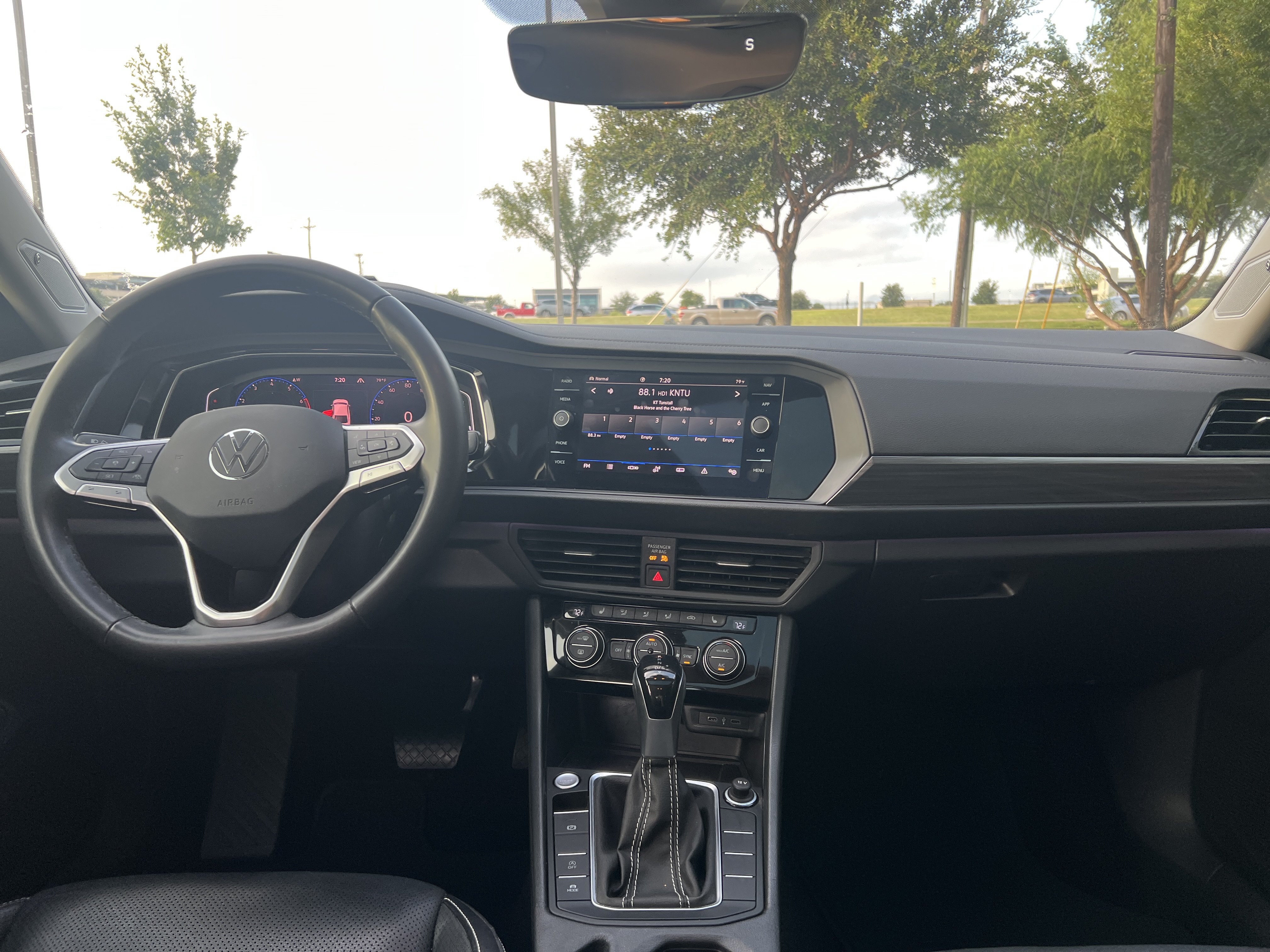 Certified 2022 Volkswagen Jetta SEL FWD image 25