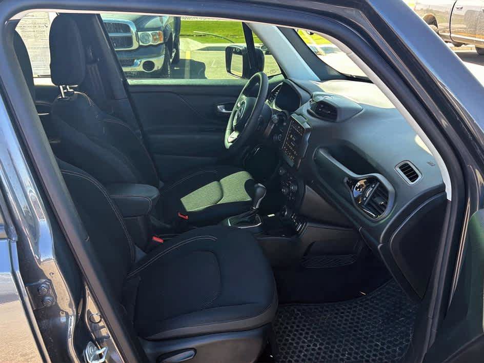Used 2021 Jeep Renegade Latitude w/ Convenience Group AWD/4WD image 29