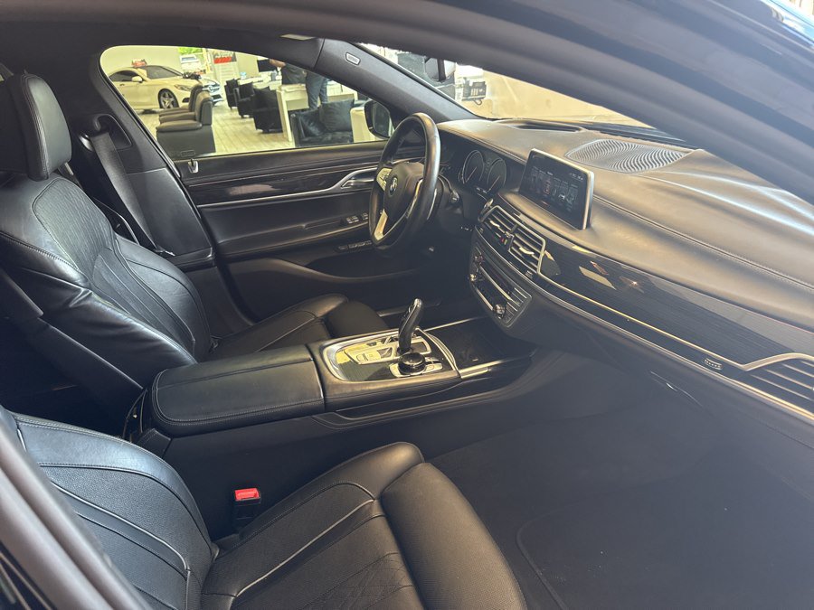 Used 2016 BMW 750i xDrive AWD/4WD image 24