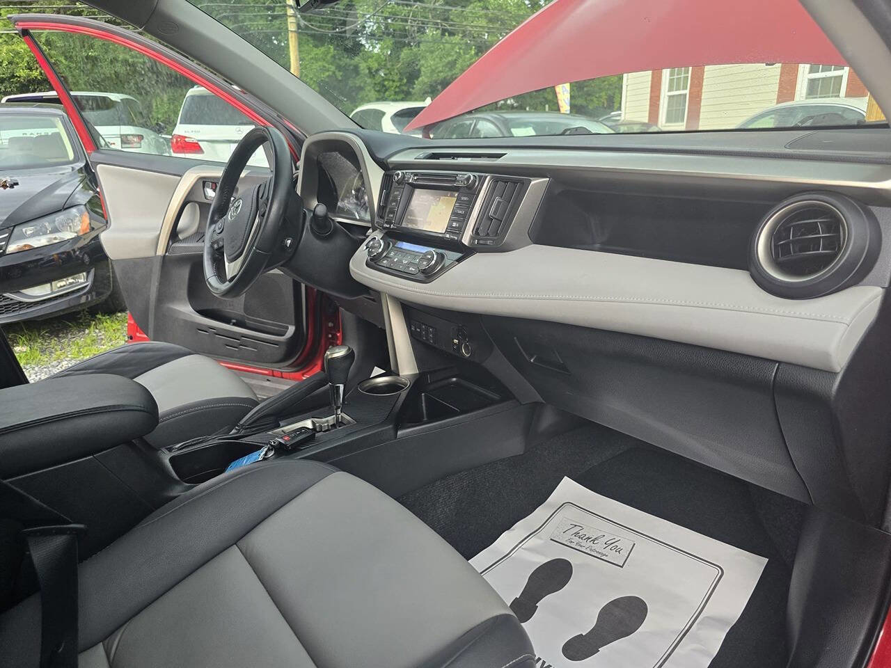 Used 2015 Toyota RAV4 Limited image 28