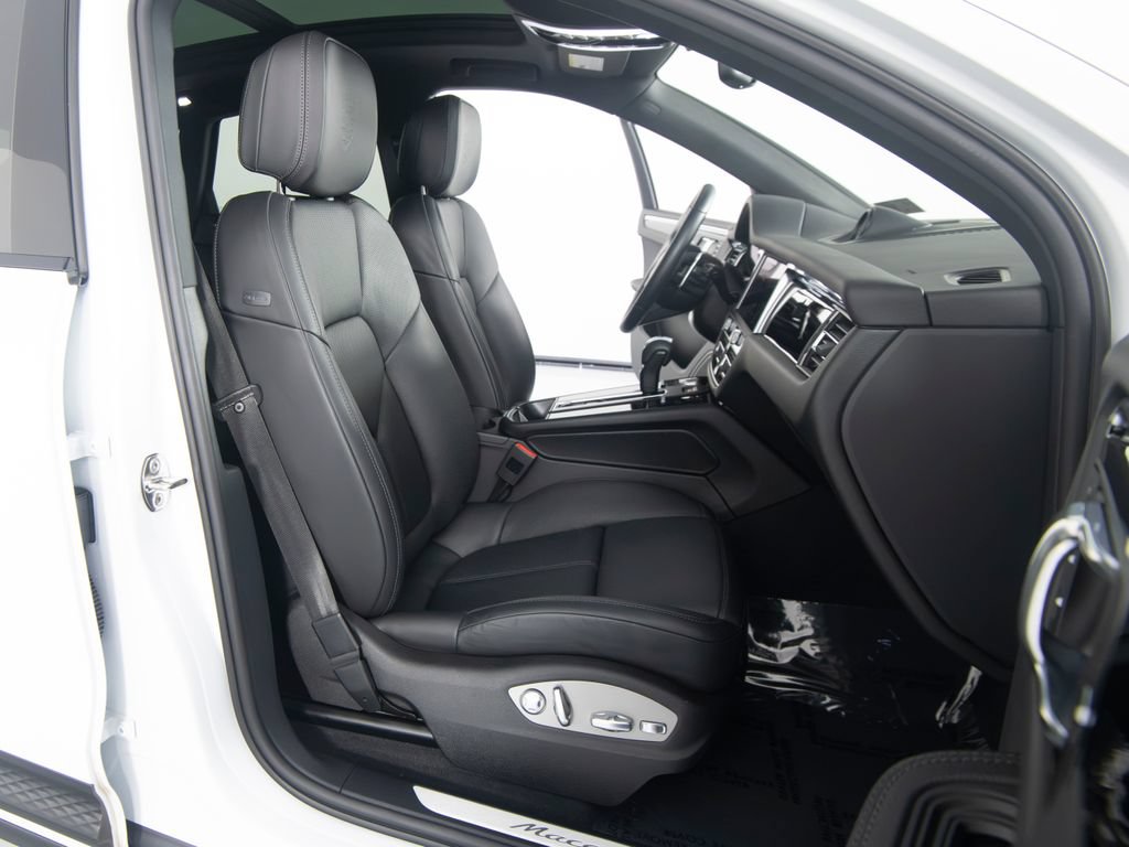 Certified 2026 Porsche Macan S AWD/4WD image 37