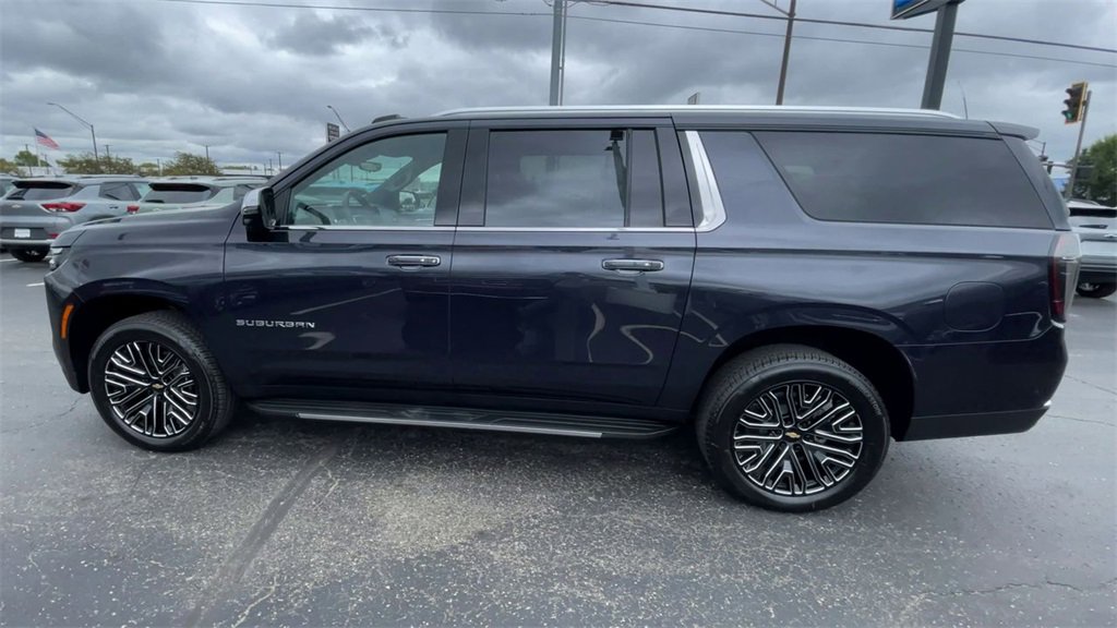 New 2025 Chevrolet Suburban Premier image 7