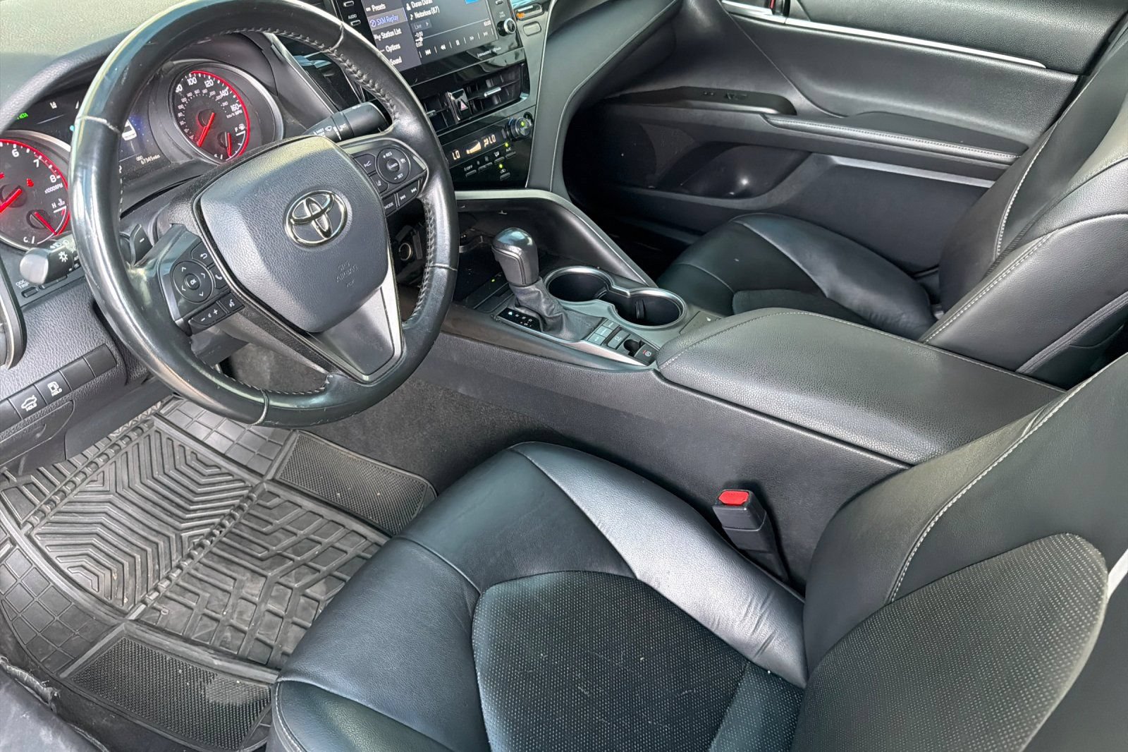 Used 2023 Toyota Camry XSE FWD image 10