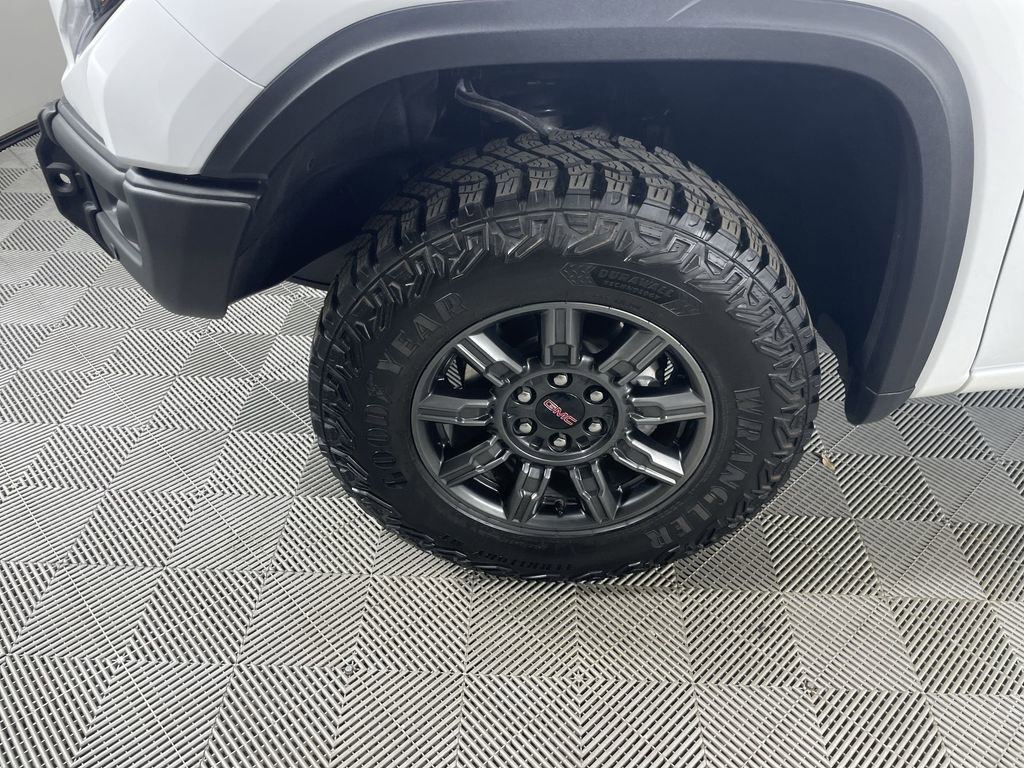 Used 2025 GMC Sierra 1500 AT4X image 33