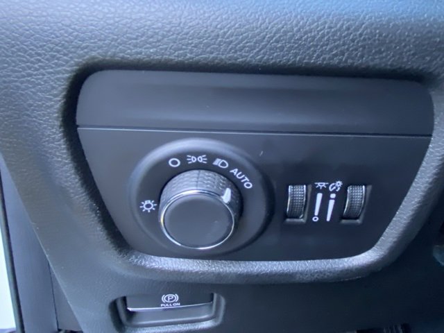 Used 2024 Jeep Grand Cherokee L Laredo image 14