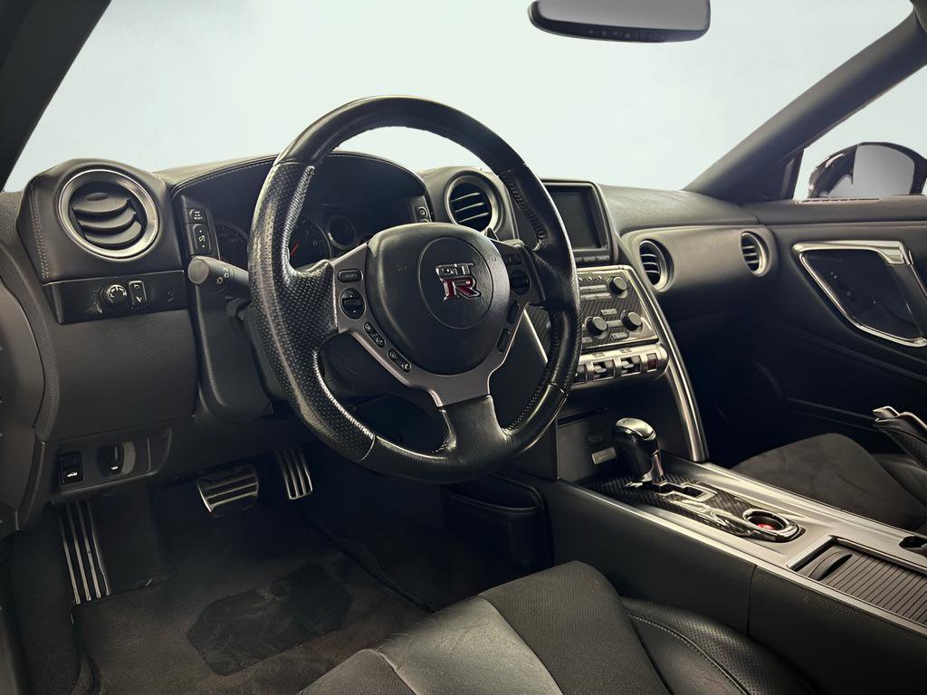 Used 2011 Nissan GT-R Premium image 42