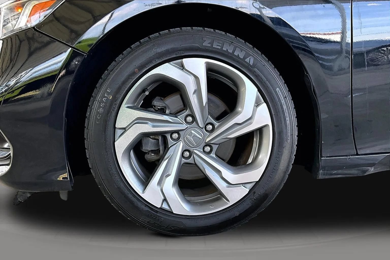 Used 2018 Honda Accord EX image 31