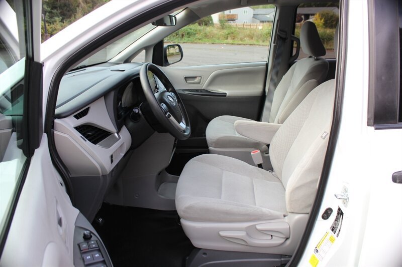 Used 2020 Toyota Sienna L FWD image 10