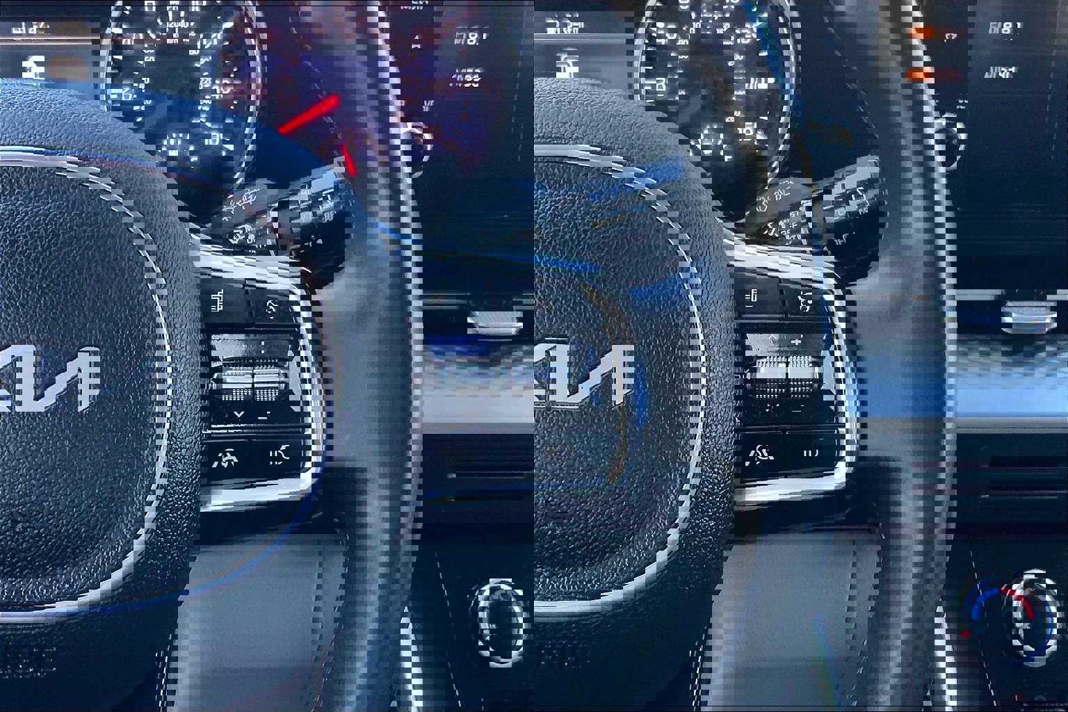 Used 2024 Kia Carnival LX image 21