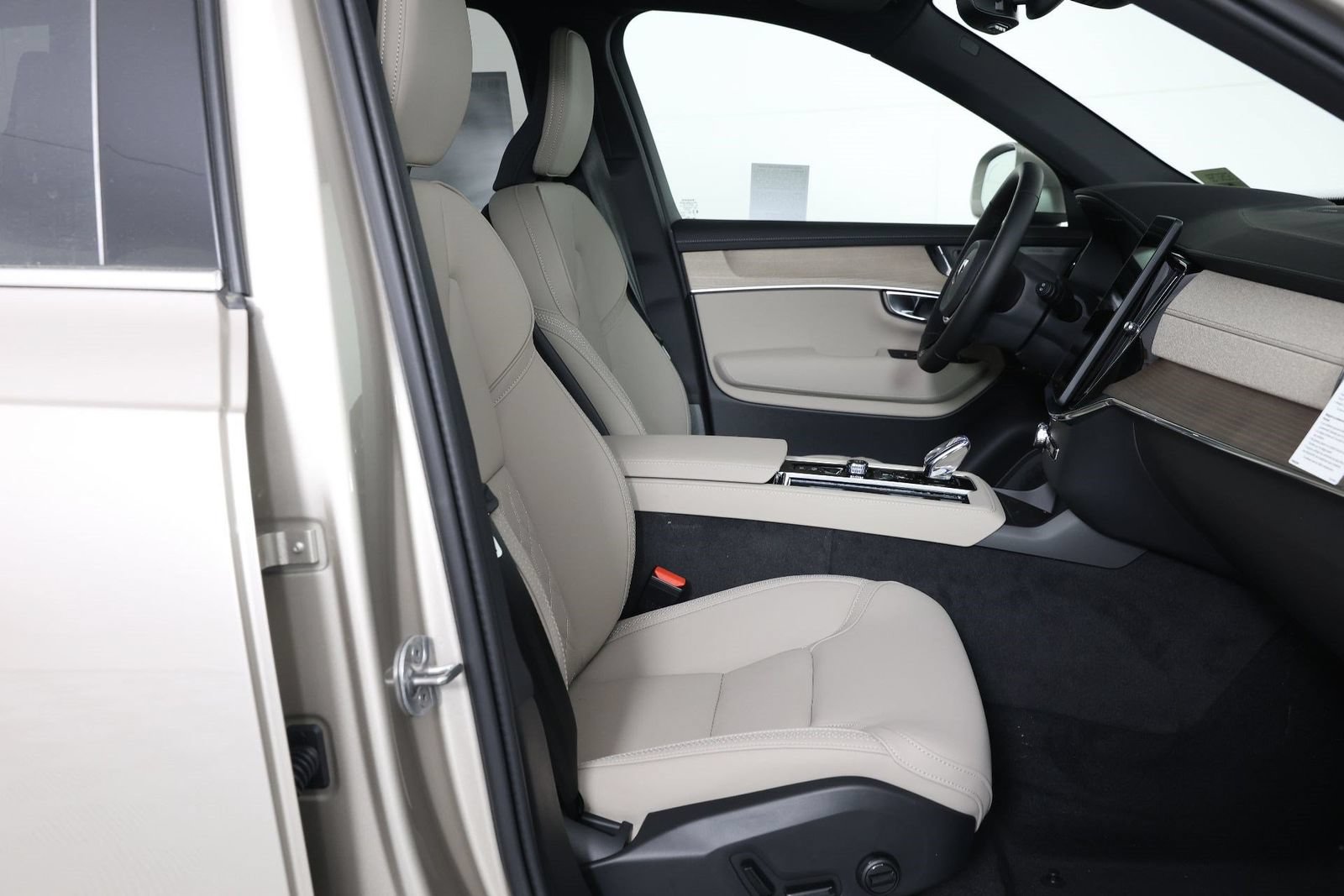 New 2026 Volvo XC90 T8 Plus w/ Protection Package Premier AWD/4WD image 10