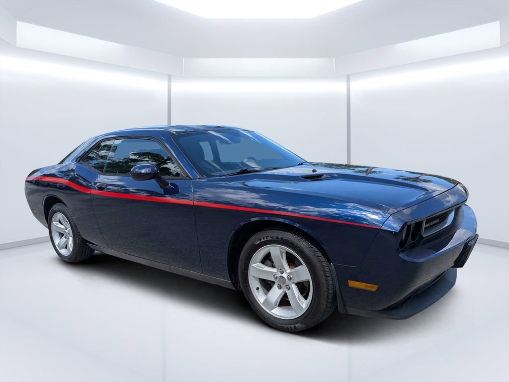 Used 2014 Dodge Challenger SXT RWD image 1