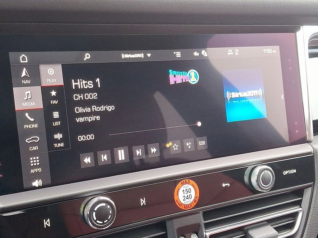 Used 2025 Porsche Macan image 21