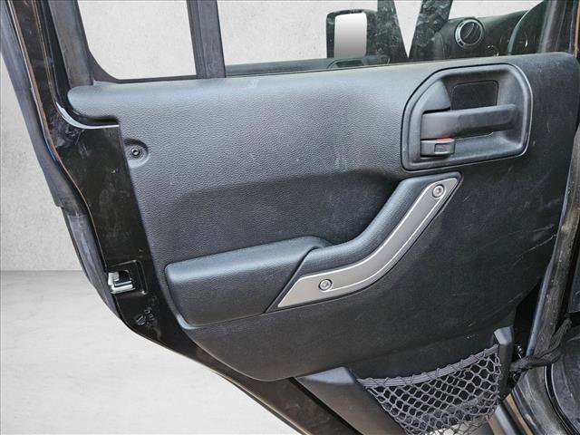 Used 2017 Jeep Wrangler Unlimited Rubicon w/ Connectivity Group image 9