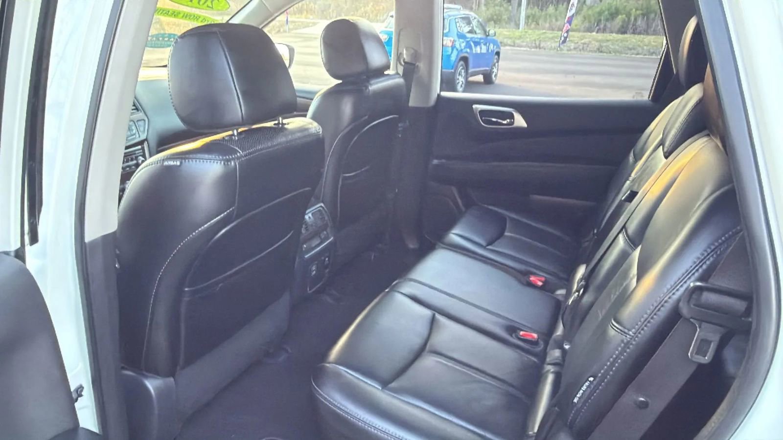 Used 2018 Nissan Pathfinder Platinum image 11