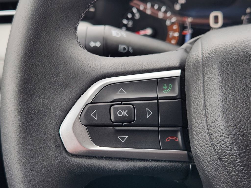 Used 2025 Jeep Compass Limited image 34