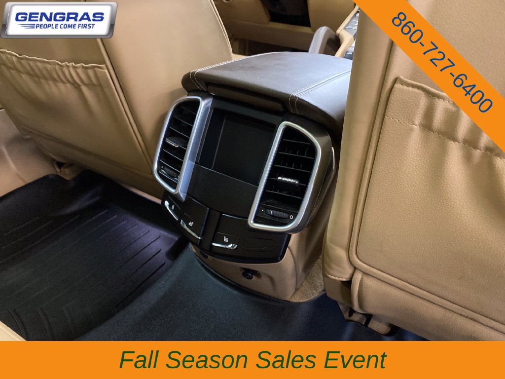 Used 2015 Porsche Cayenne Turbo AWD/4WD image 38