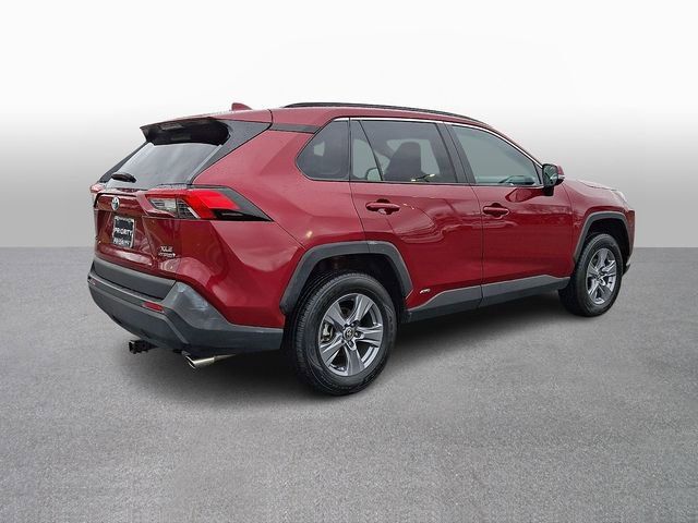 Used 2024 Toyota RAV4 XLE w/ Convenience Package image 4