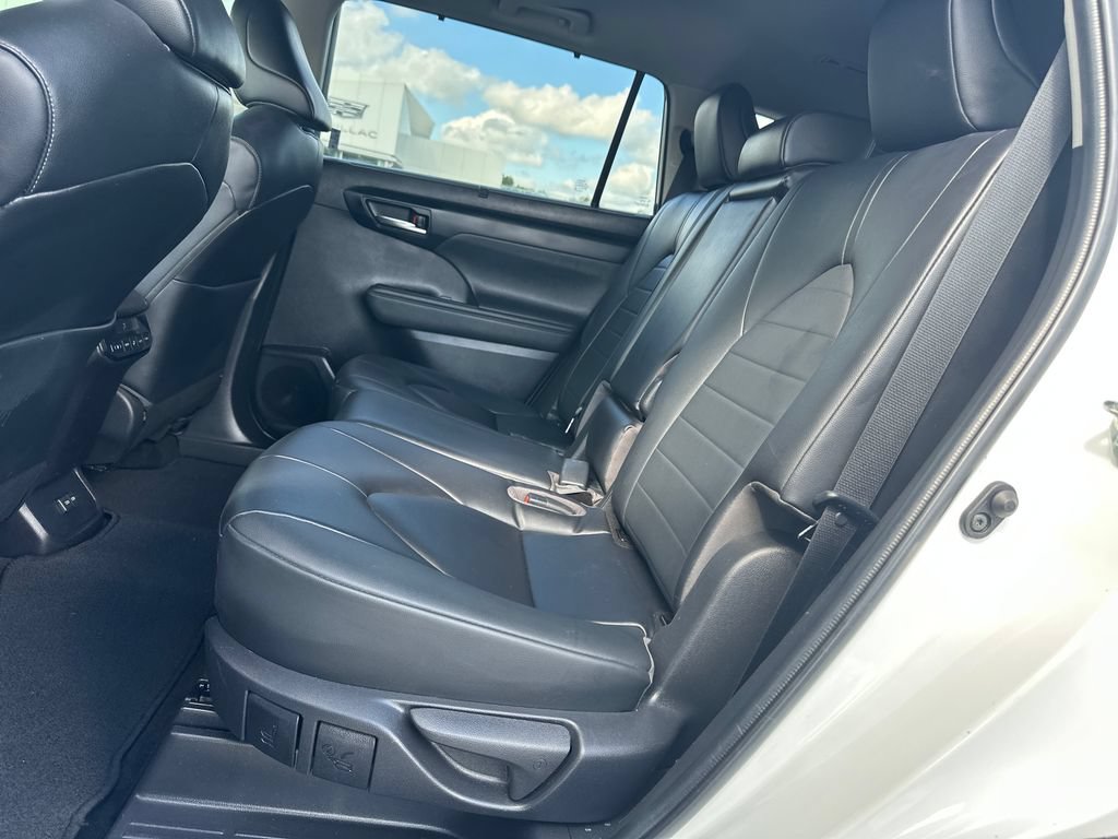 Used 2023 Toyota Highlander XLE FWD image 14