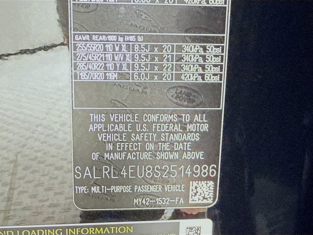 Used 2025 Land Rover Discovery Dynamic SE AWD/4WD image 26