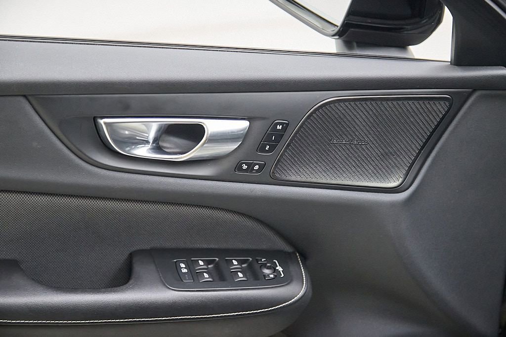 Used 2023 Volvo S60 B5 Ultimate image 11