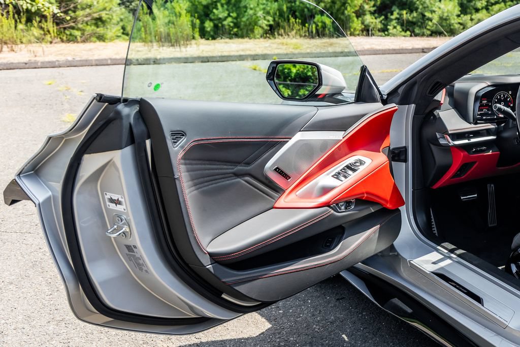 Used 2023 Chevrolet Corvette Z06 w/ Z07 Performance Package RWD image 23