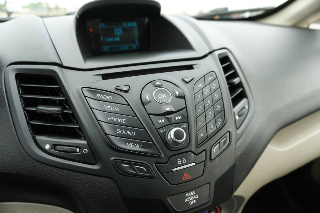 Used 2017 Ford Fiesta SE FWD image 17
