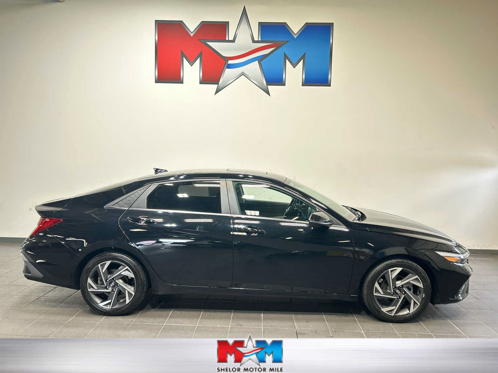 Used 2024 Hyundai Elantra Limited FWD image 1