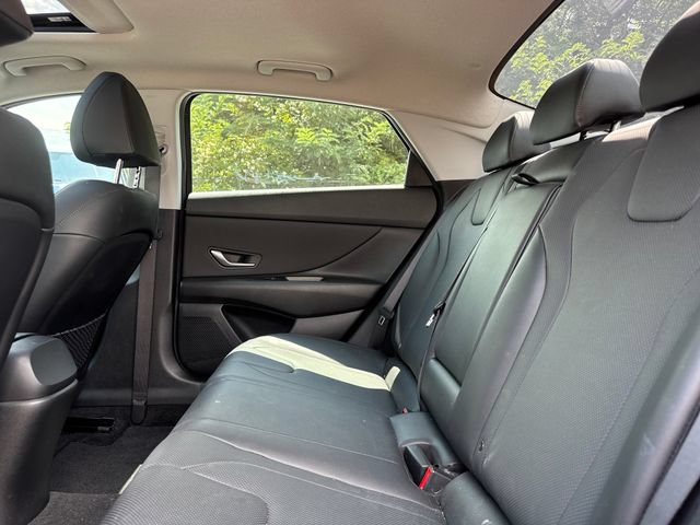 Used 2023 Hyundai Elantra Limited w/ Cargo Package FWD image 11