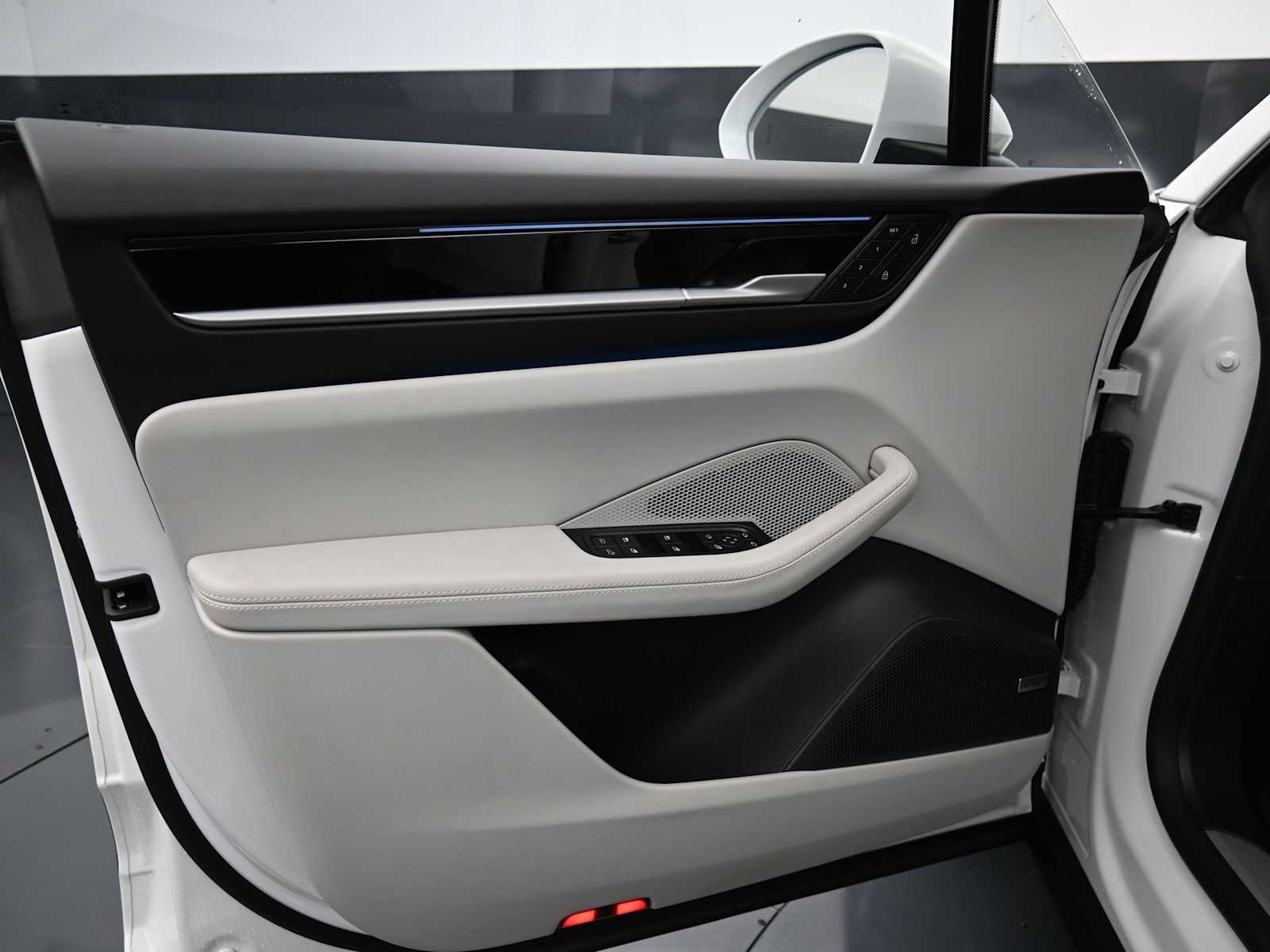 New 2025 Porsche Macan 4 Electric AWD/4WD image 7