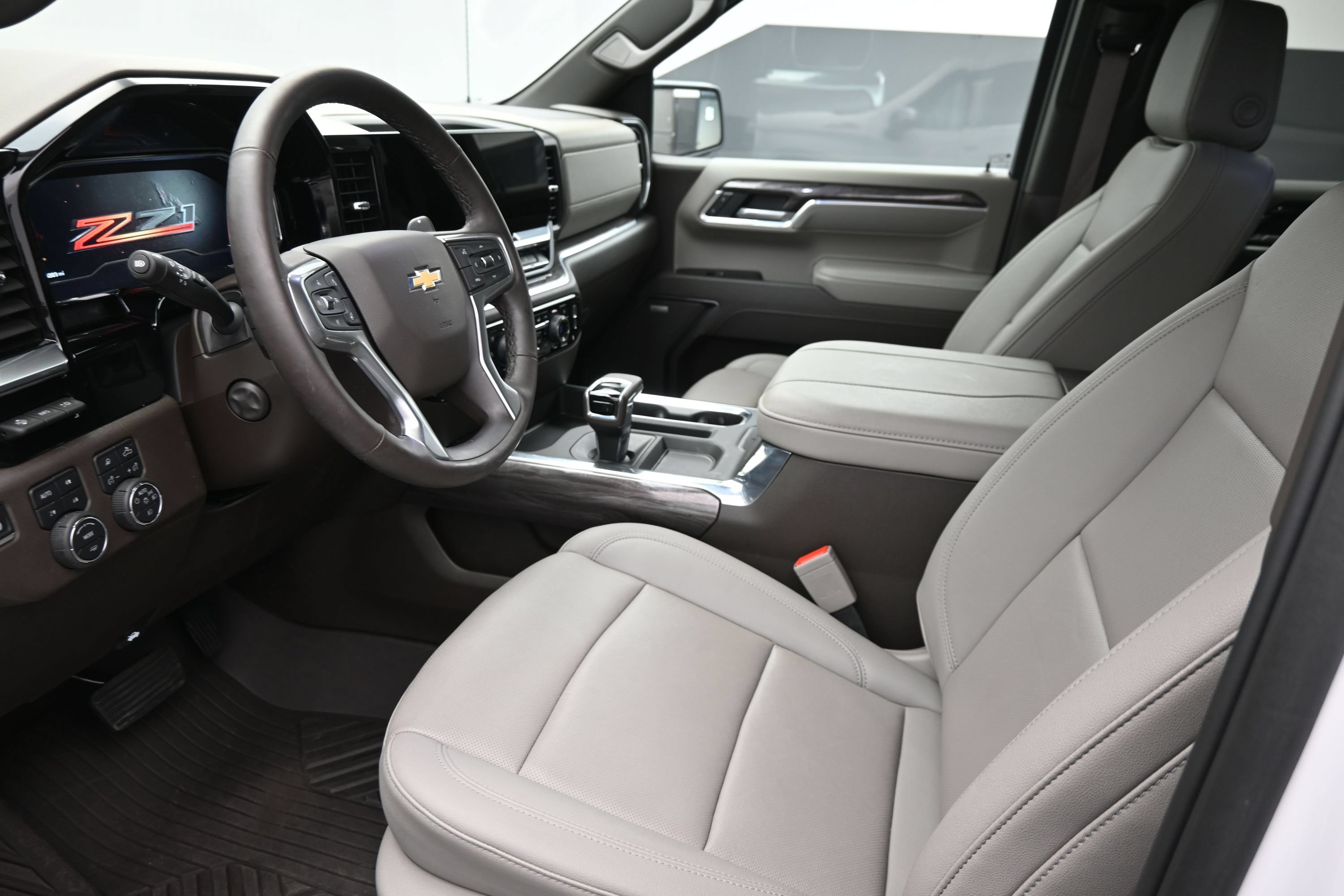 Used 2025 Chevrolet Silverado 1500 LTZ w/ LTZ Premium Package AWD/4WD image 12