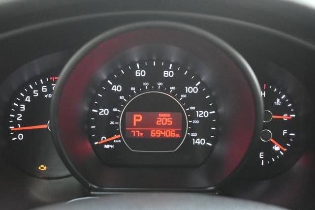 Used 2014 Kia Soul ! FWD image 19