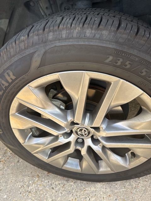 Used 2023 Toyota RAV4 XLE Premium FWD image 28