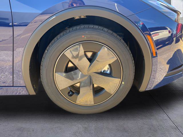 New 2026 Toyota Prius Plug-In Hybrid FWD image 9