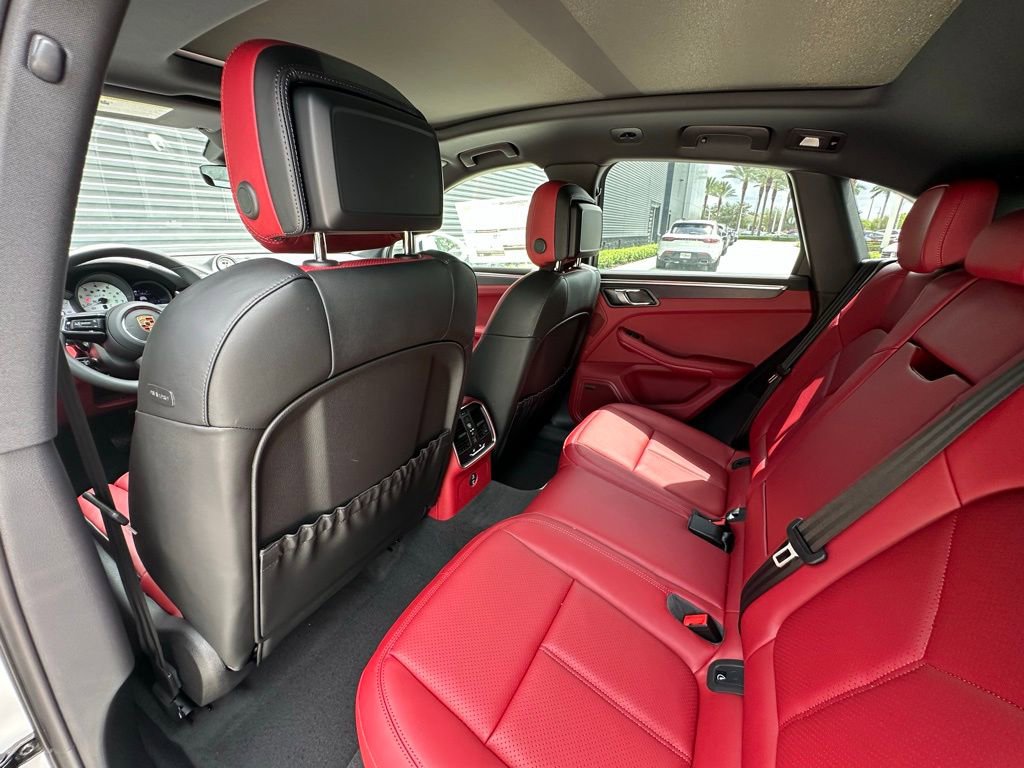 Used 2025 Porsche Macan GTS image 31