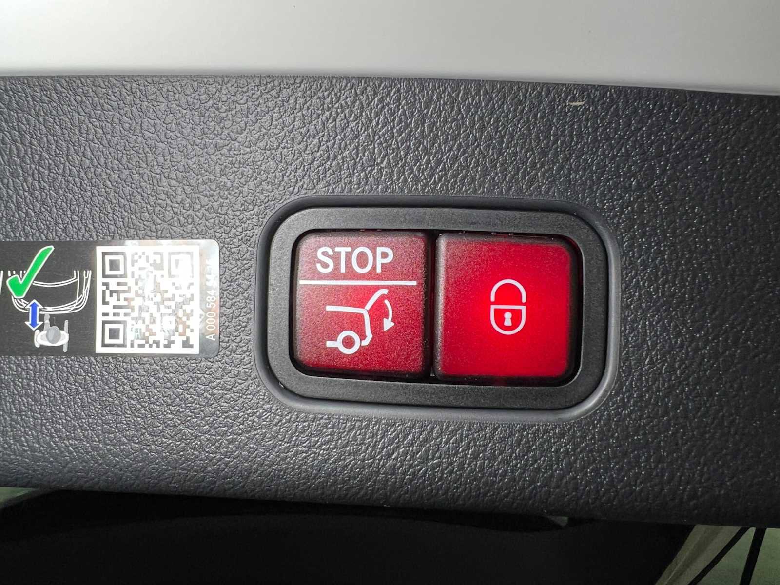 New 2025 Mercedes-Benz GLC 300 4MATIC image 16