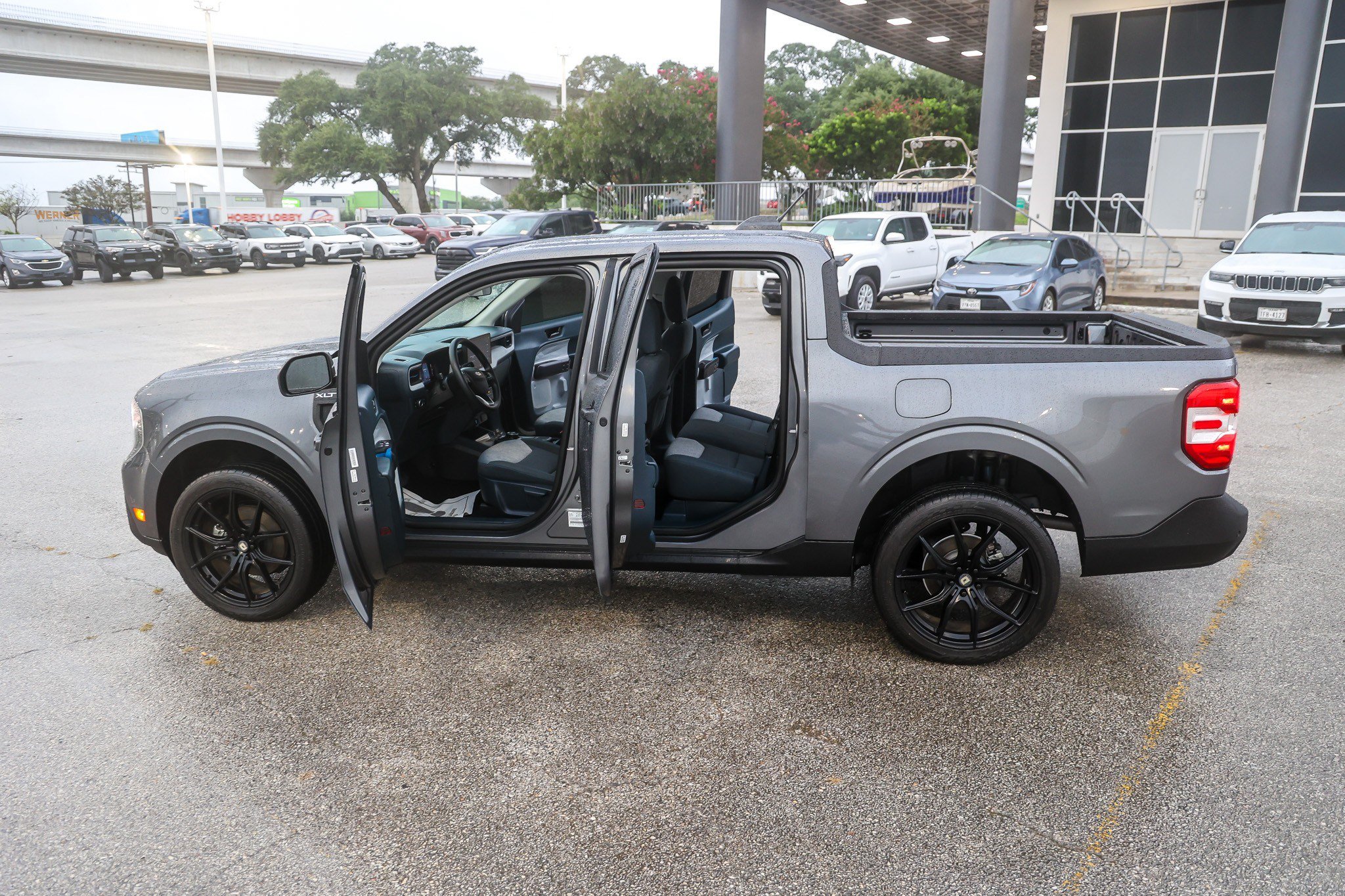 Used 2025 Ford Maverick XLT FWD image 11