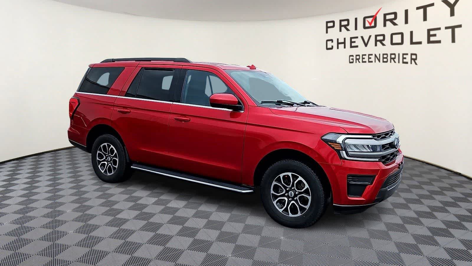 Used 2022 Ford Expedition XLT RWD image 2