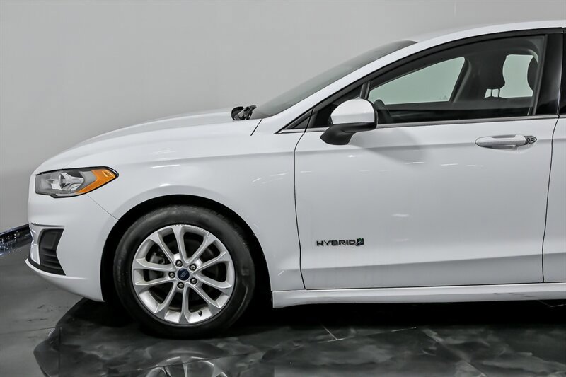 Used 2019 Ford Fusion SE FWD image 6