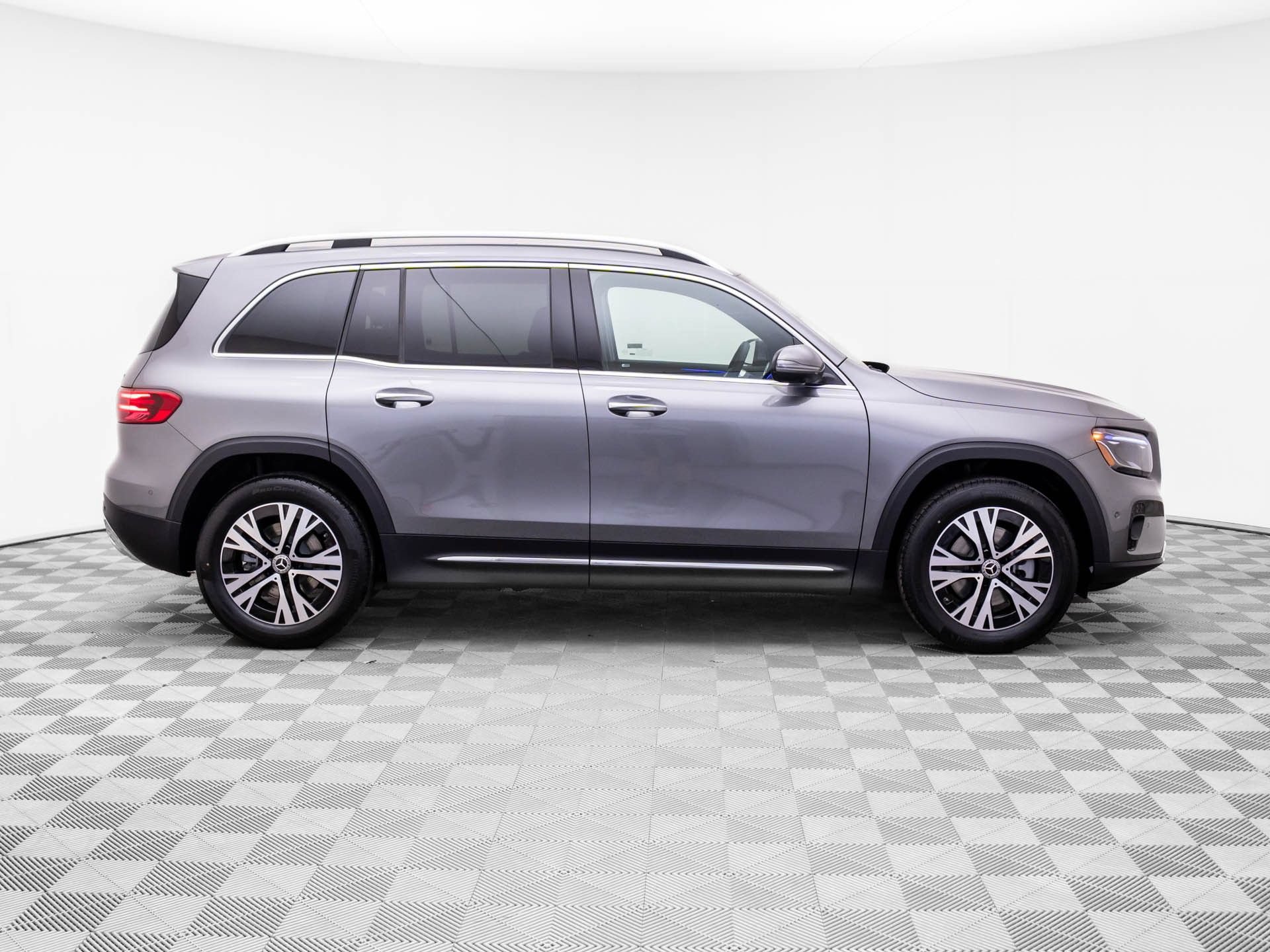New 2026 Mercedes-Benz GLB 250 4MATIC image 6